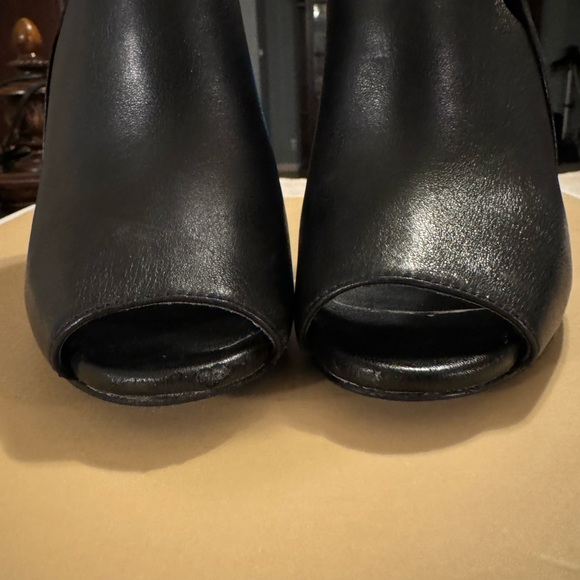 Michael Kors Women's Lawson High-Heel Buckled Open Toe Bootie. - Picture 4 of 6